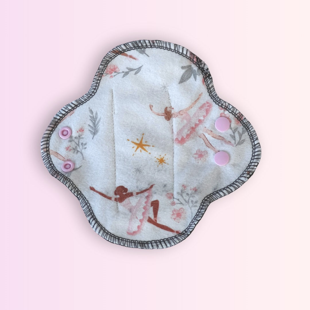 Toallas Femeninas para Adolescente Hume’s – Estampado de Bailarina (Paquete de 3)
