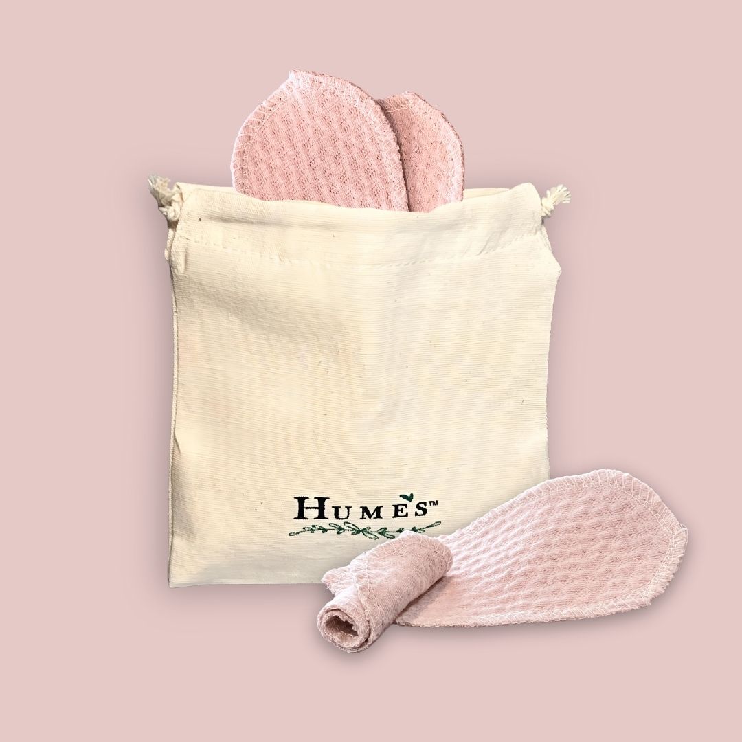 Set of pink organic interlabial pads in a cotton Hume’s storage bag, eco-friendly and reusable.